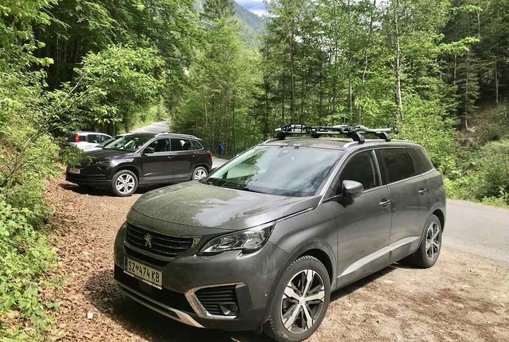 Tiefenbachklamm Anfahrt mit dem Auto: Direkt am Eingang in die Tiefenbachklamm ist dieser Wanderparkplatz 