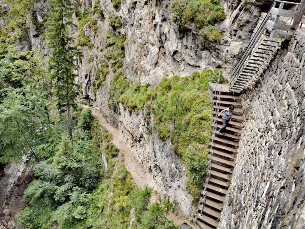 Klamm Österreich mit steiler Treppe: Die Ehnbachklamm bei Innsbruck