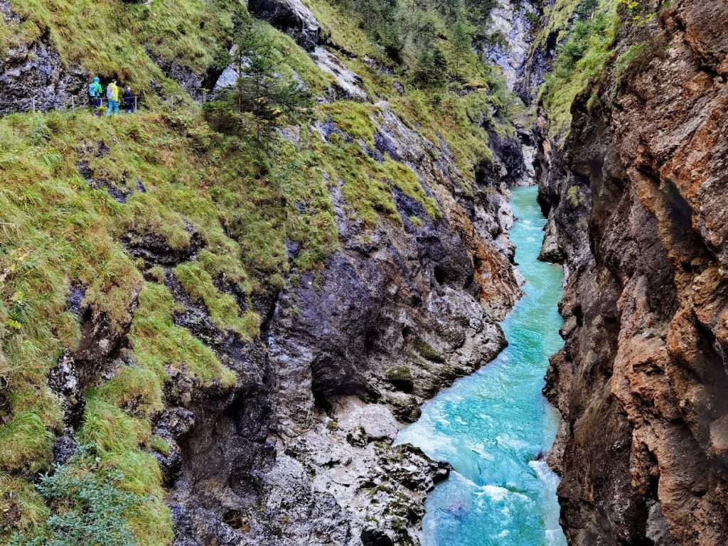 Tiefenbachklamm wandern - immer entlang der türkisgrünen Brandenberger Ache