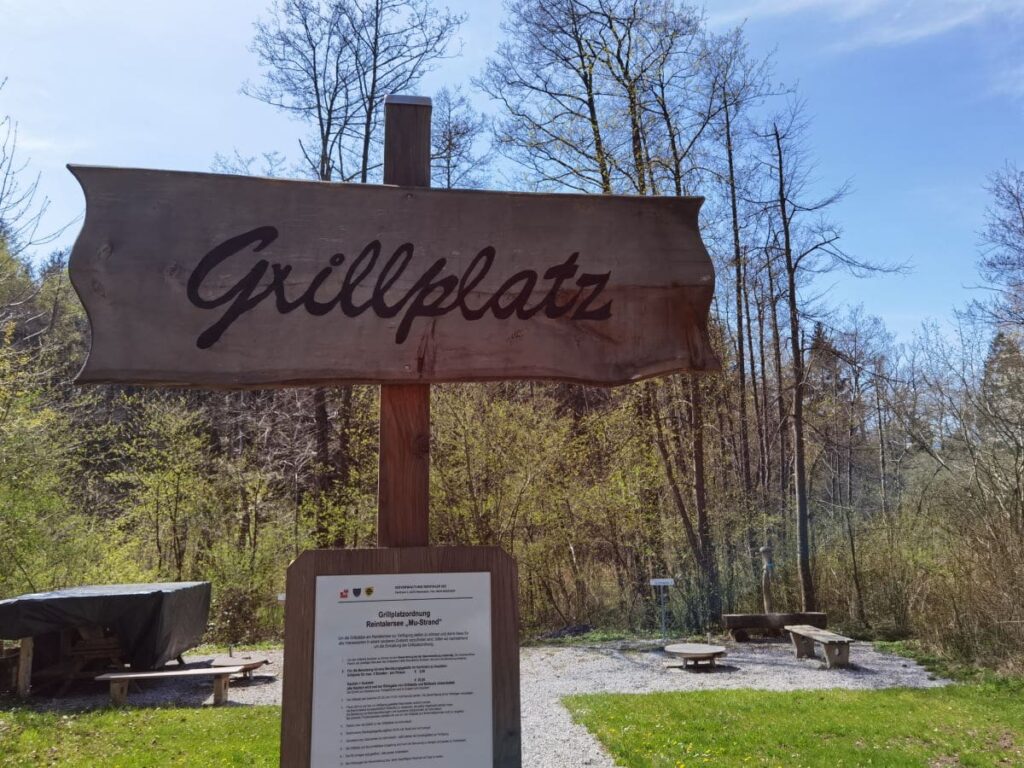 Das ist der Grillplatz, rund 100 Meter vom Ufer des Reintalersee