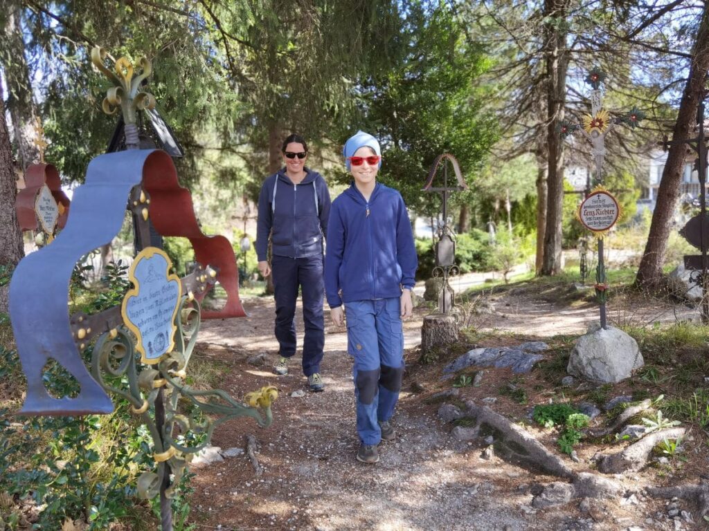 Unser Besuch auf dem Museumsfriedhof Kramsach mit Kindern war sehr kurzweilig