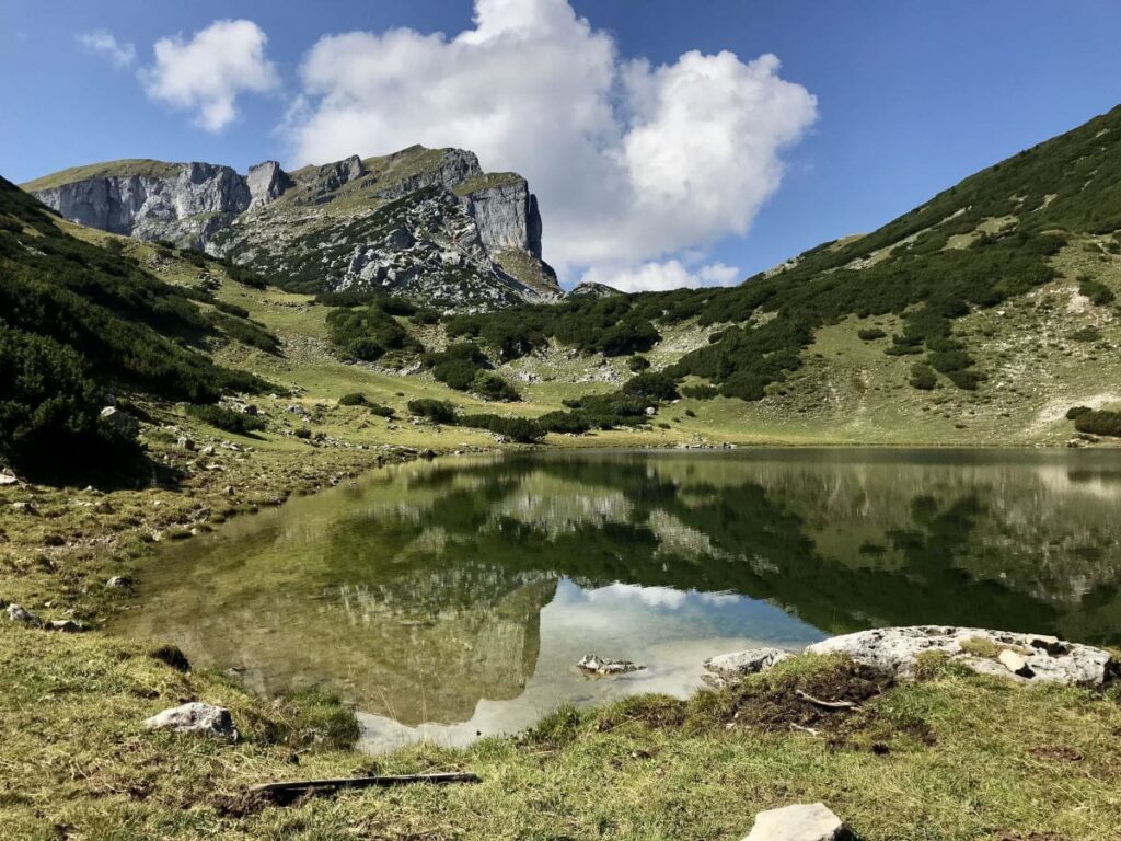 Der Zireiner See in den Brandenberger Alpen oberhalb der Tiefenbachklamm