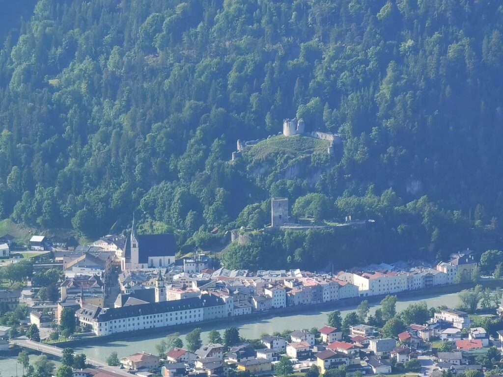 Blick auf Rattenberg bei der Voldöpper Spitze Wanderung