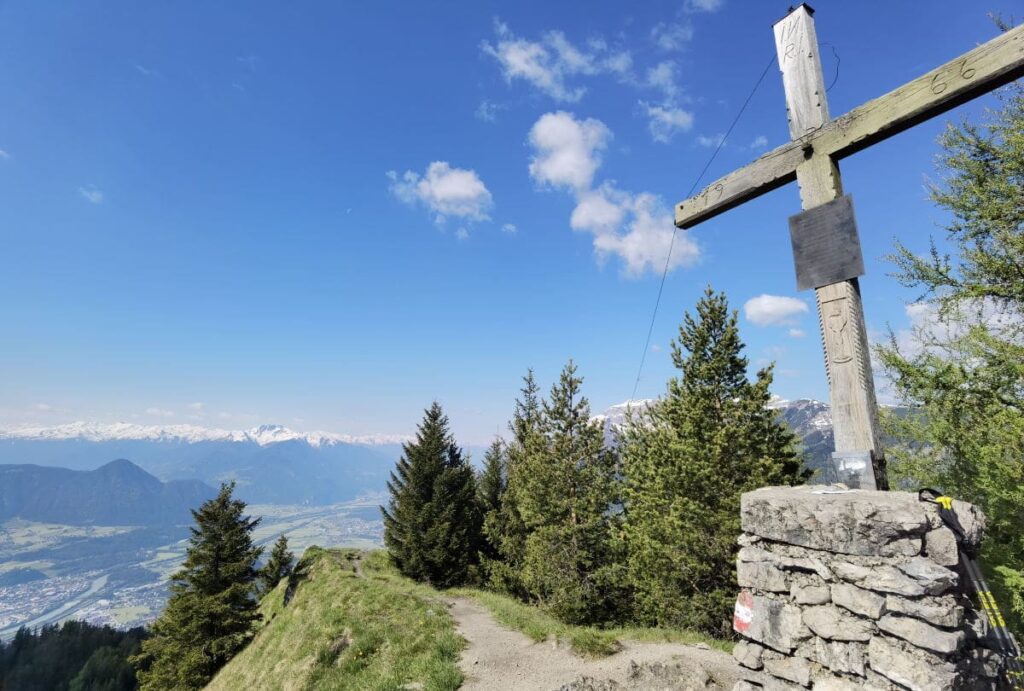 Erstes Gipfelkreuz auf der Voldöpper Spitze