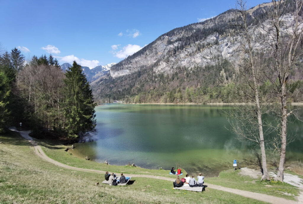 Kramsach mit Berg und See - Blick über den Reintalersee